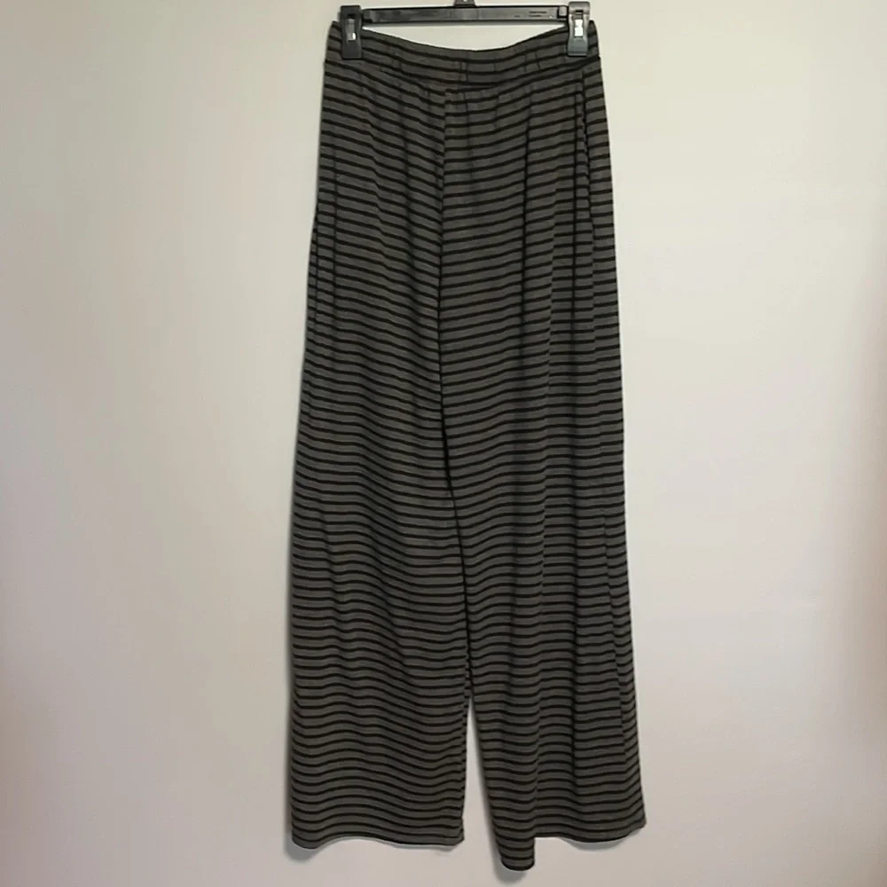 Dressed in LALA Black Striped Wide Leg Pants Set - Picture 5 of 10